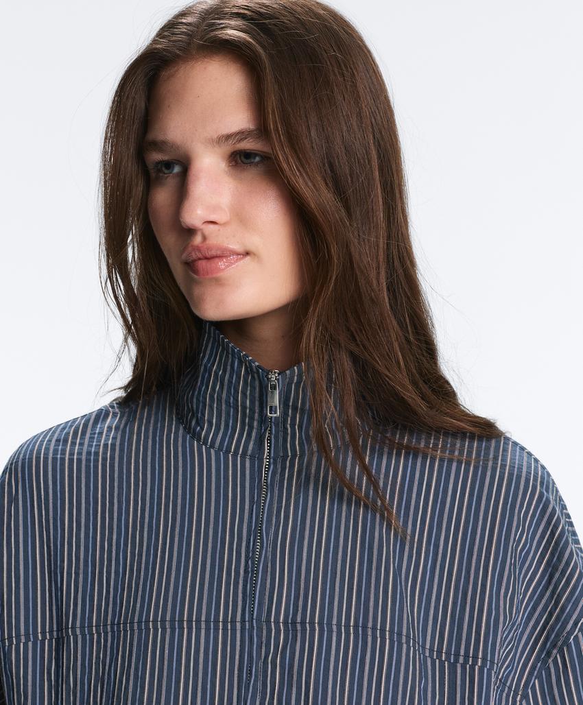 Куртка-бомбер с принтом в полоску