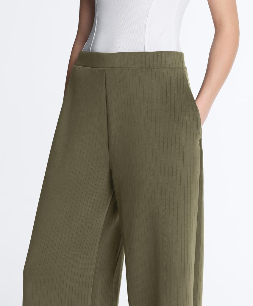 Прямые брюки в полоску из модала с мягкой на ощупь тканью