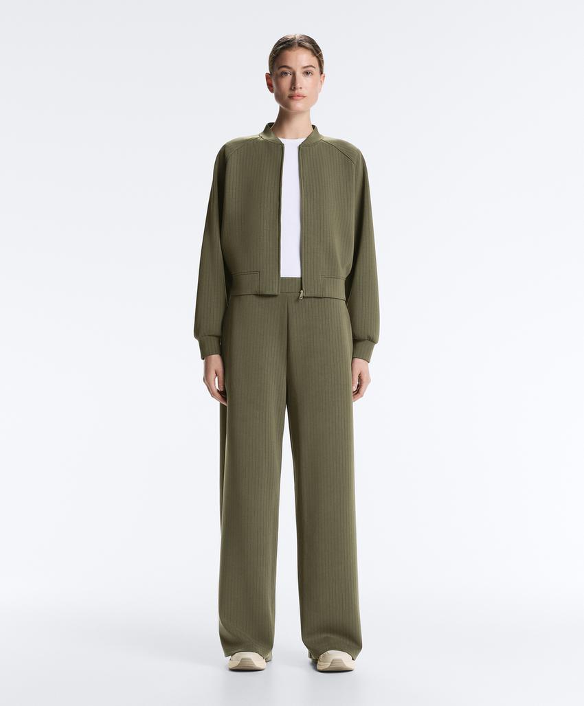 Прямые брюки в полоску из модала с мягкой на ощупь тканью