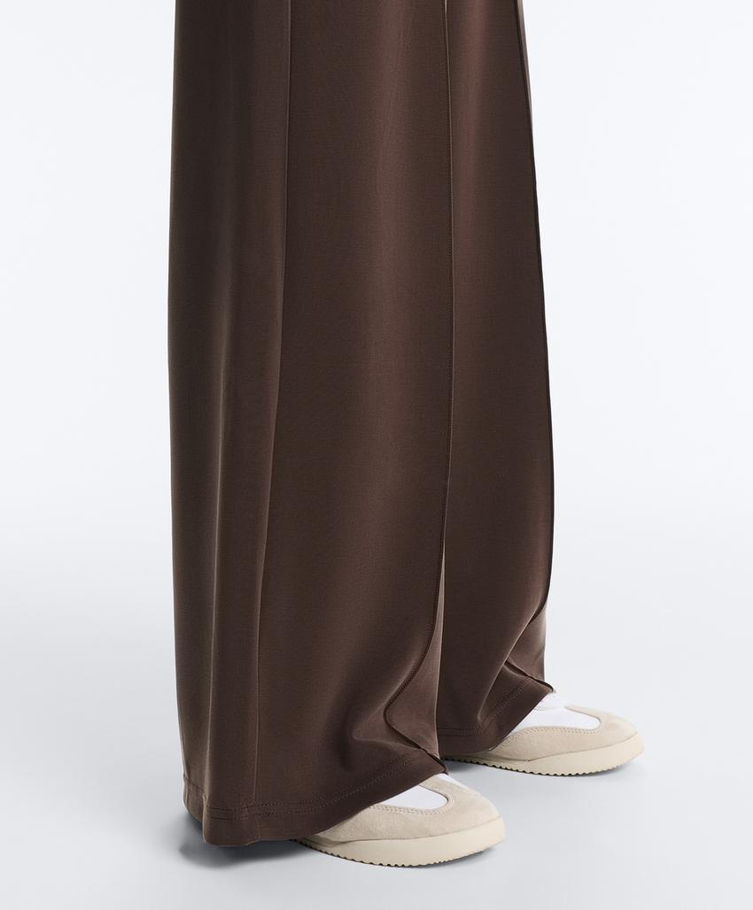 Прямые брюки с рельефным швом из модала с мягкой отделкой