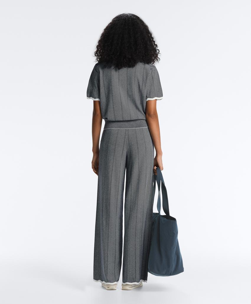 Прямые вязаные брюки в елочку