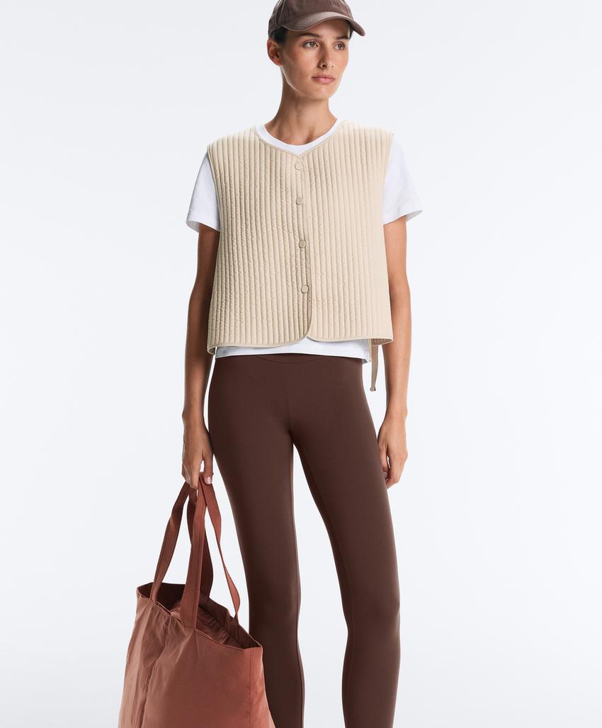 Тонкий стеганый нейлоновый жилет