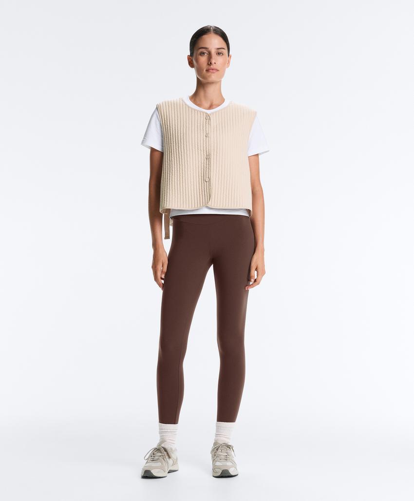 Тонкий стеганый нейлоновый жилет