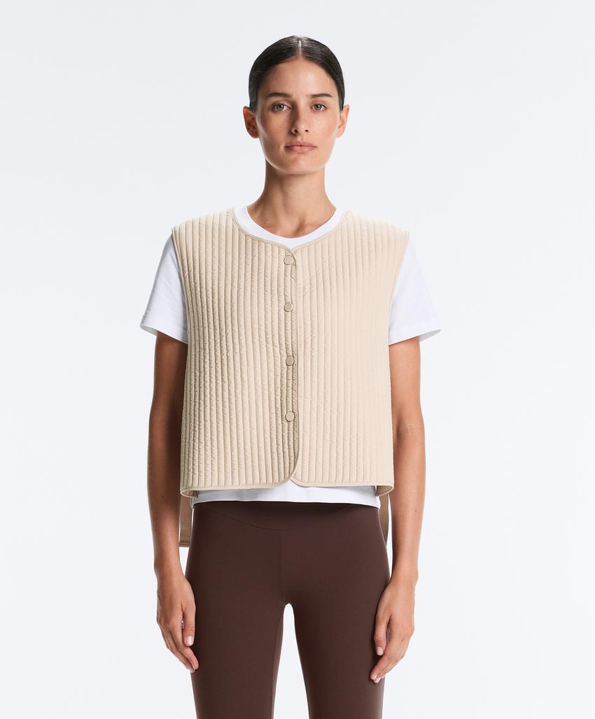 Тонкий стеганый нейлоновый жилет