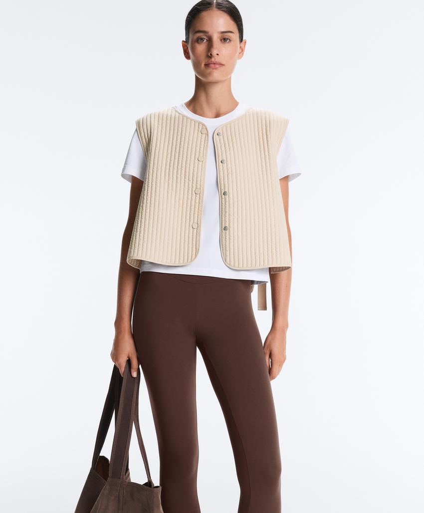 Тонкий стеганый нейлоновый жилет