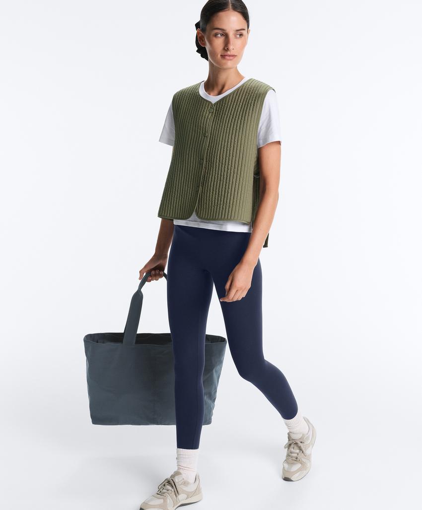 Тонкий стеганый нейлоновый жилет