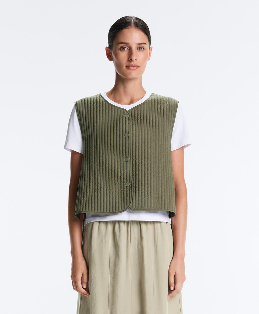 Тонкий стеганый нейлоновый жилет