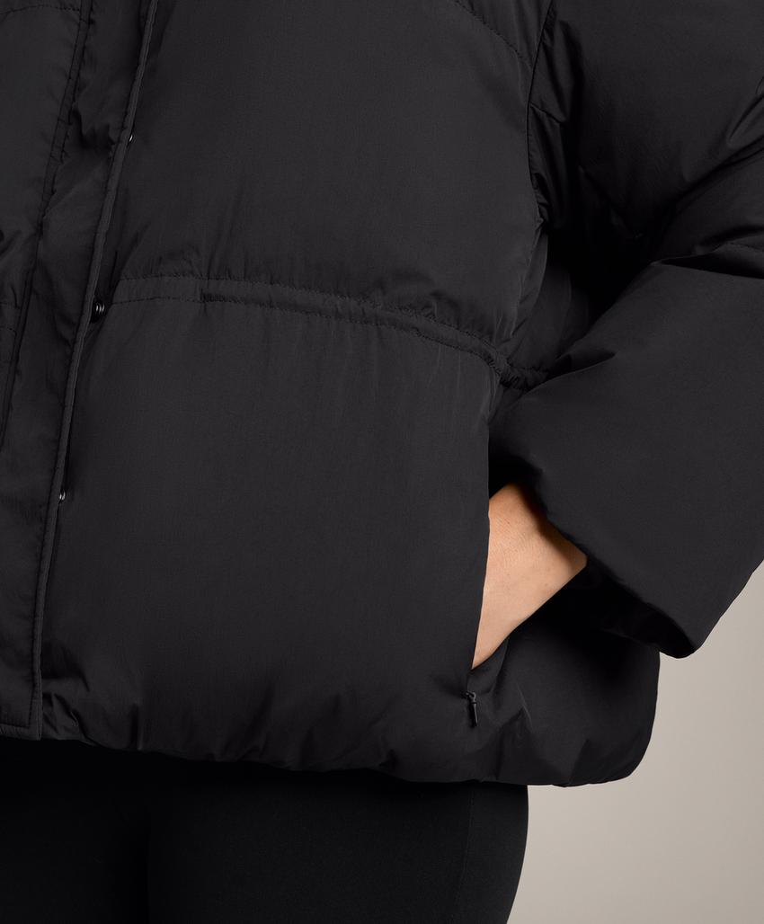 Короткий пуховик с наполнителем из 100%-го пуха