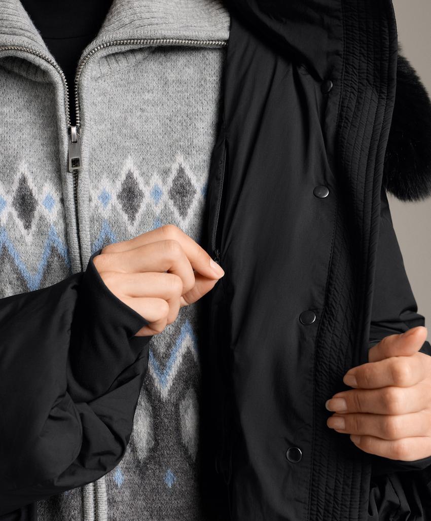 Короткий пуховик с наполнителем из 100%-го пуха