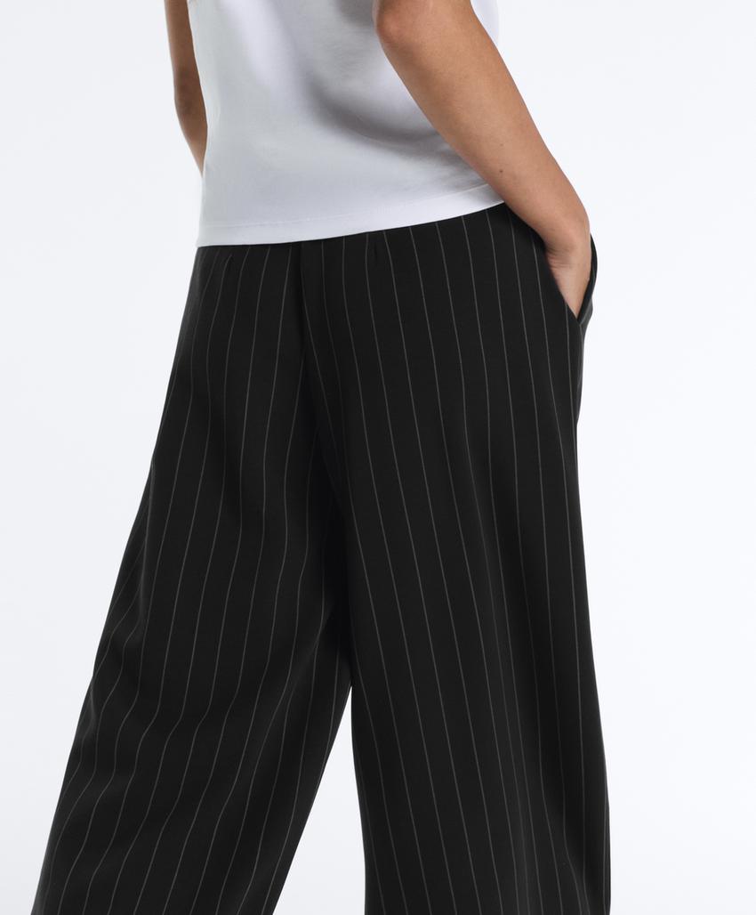 Широкие брюки в тонкую полоску из мягкого модала
