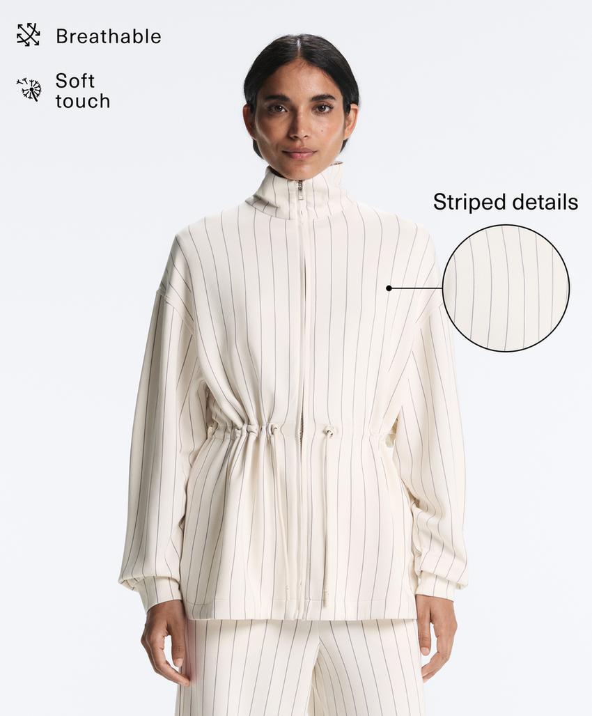 Длинная куртка в полоску с воротником-стойкой и модалом