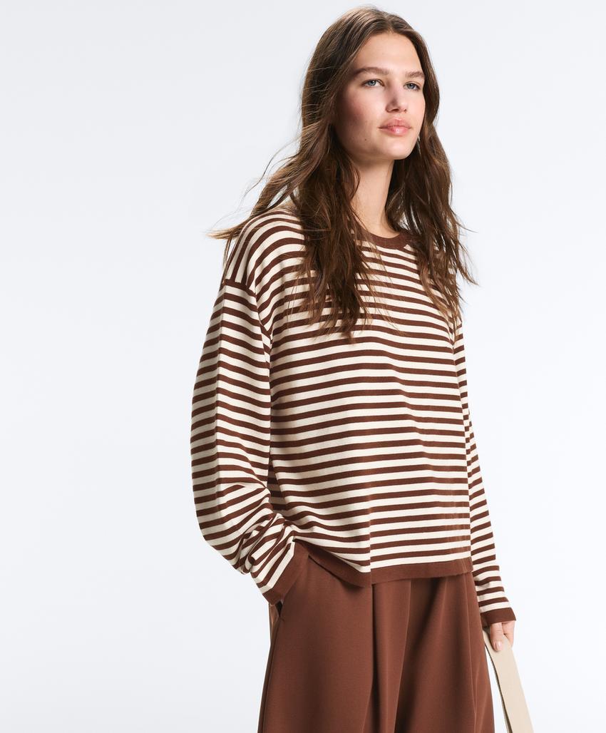 Свитер в полоску с длинным рукавом