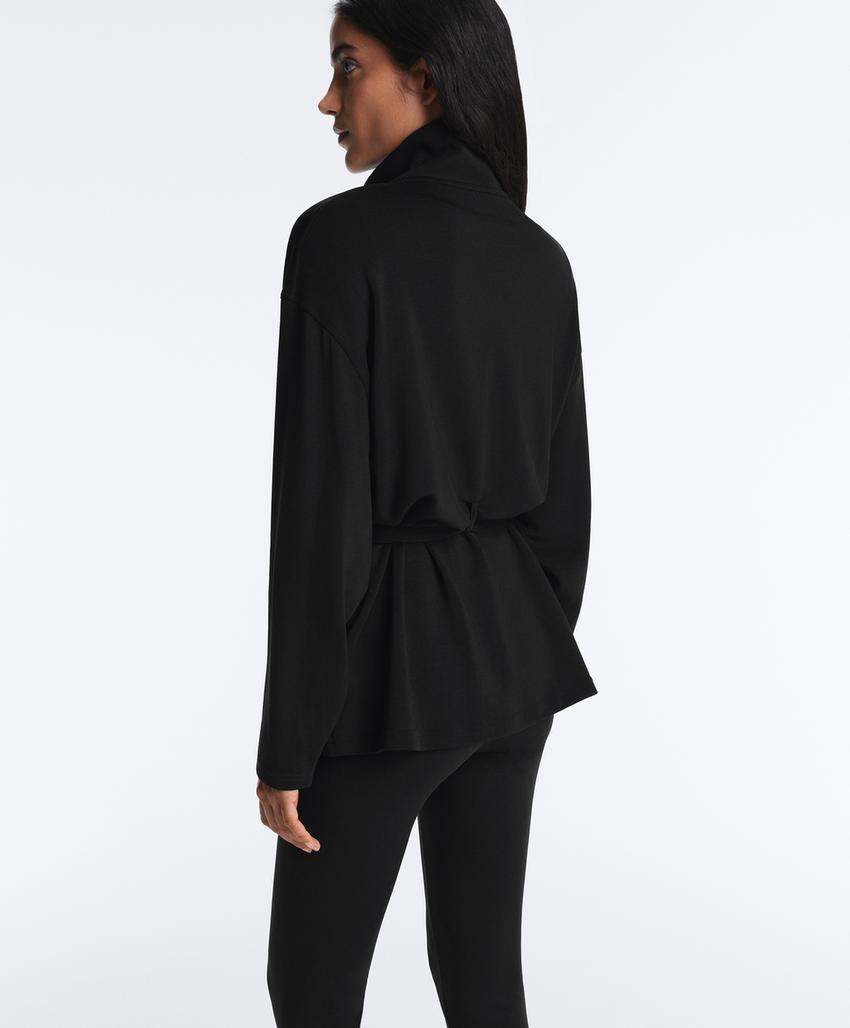 Длинная куртка с поясом из мягкой ткани с модалом