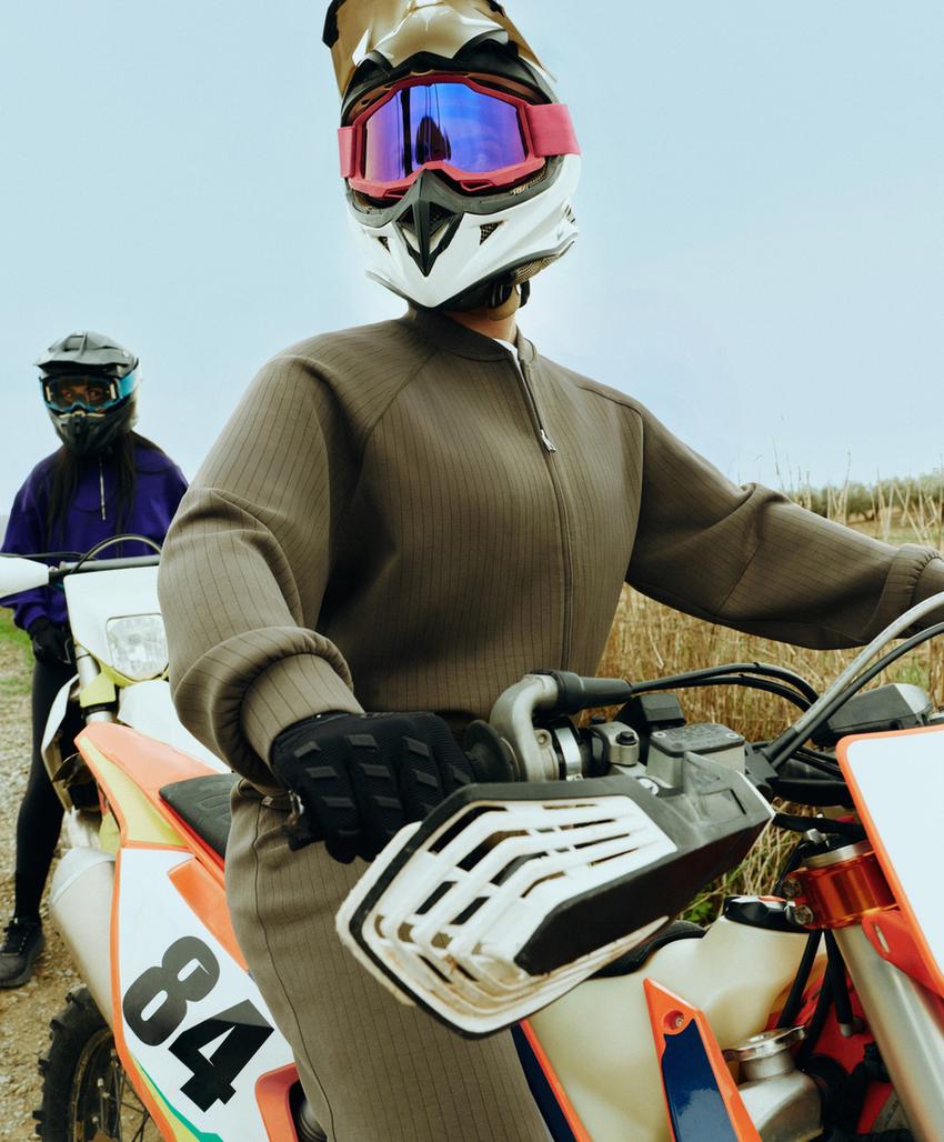 Куртка-бомбер в полоску из мягкой ткани с модалом