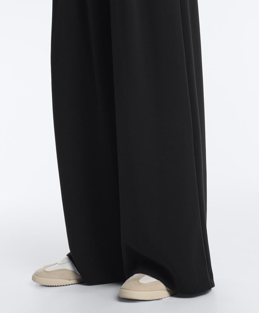 Широкие брюки со складками на талии из мягкой ткани с модалом