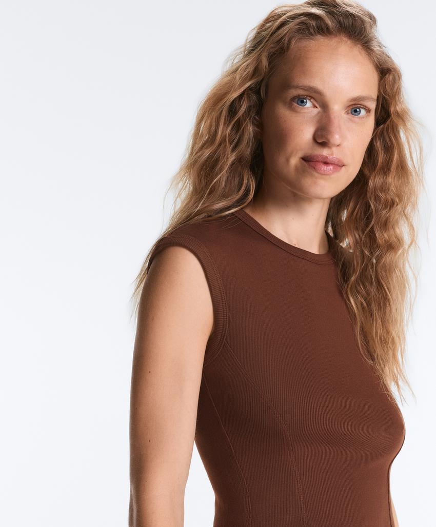 Футболка с короткими рукавами из ткани в рубчик с хлопком и модалом