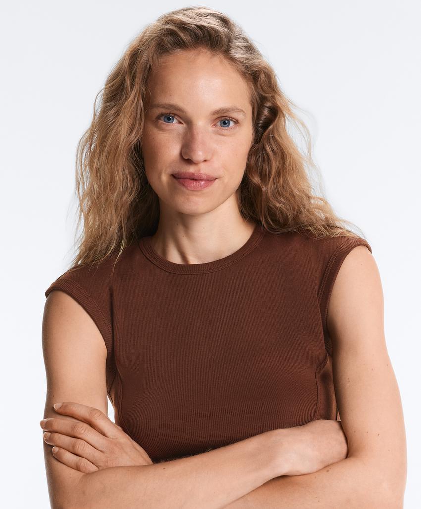 Футболка с короткими рукавами из ткани в рубчик с хлопком и модалом