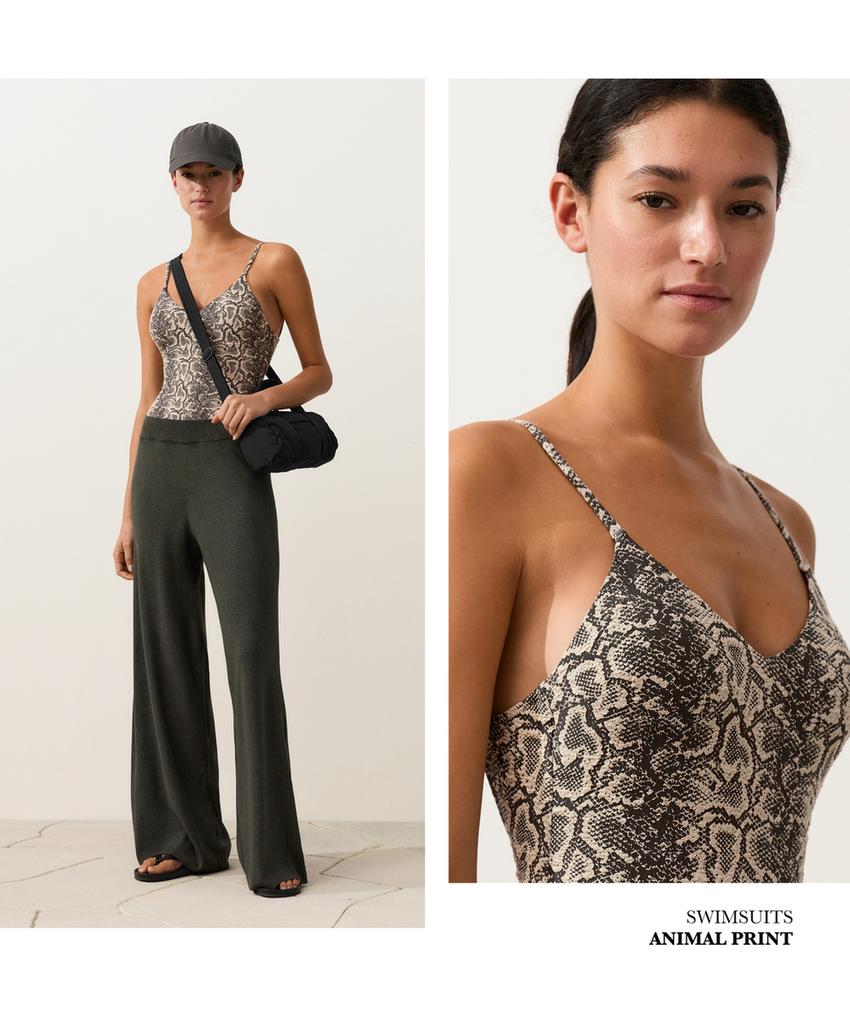 Купальник со змеиным принтом