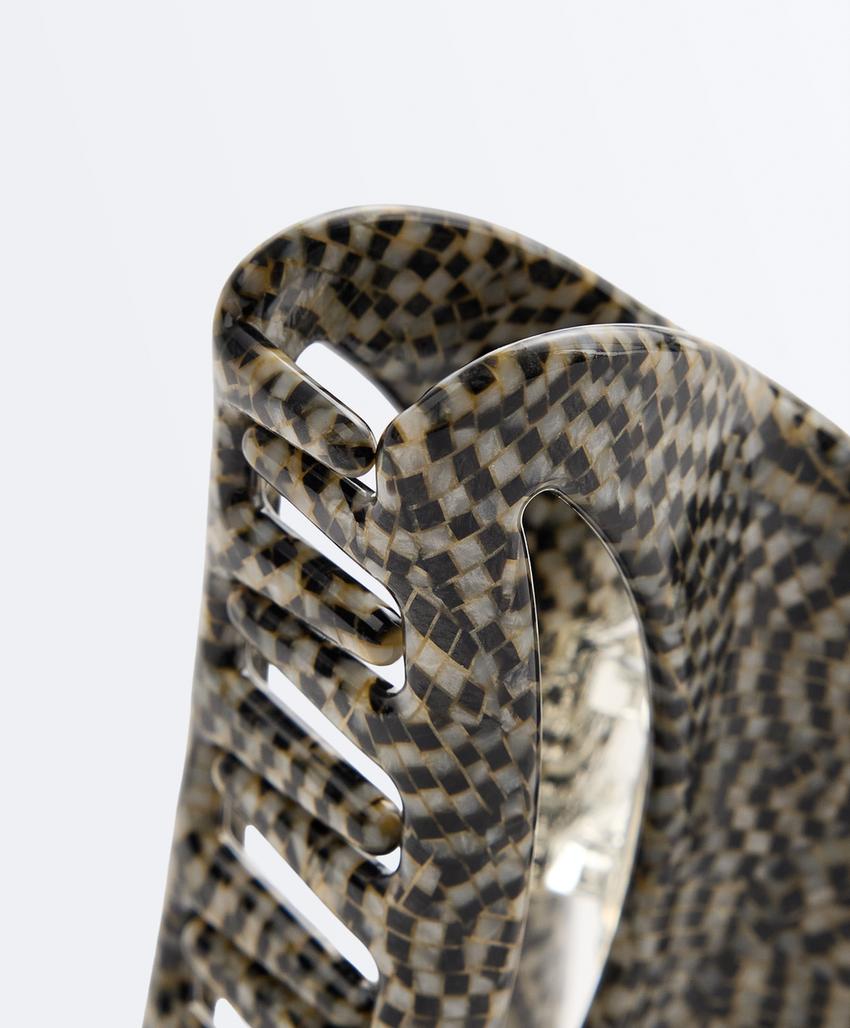 Большая заколка для волос в клетку