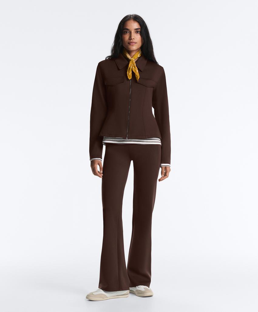 Расклешенные брюки с высокой посадкой и эффектом неопрена