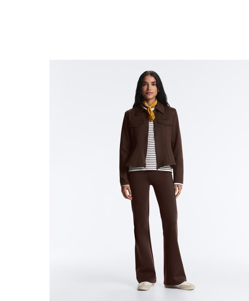 Расклешенные брюки с высокой посадкой и эффектом неопрена