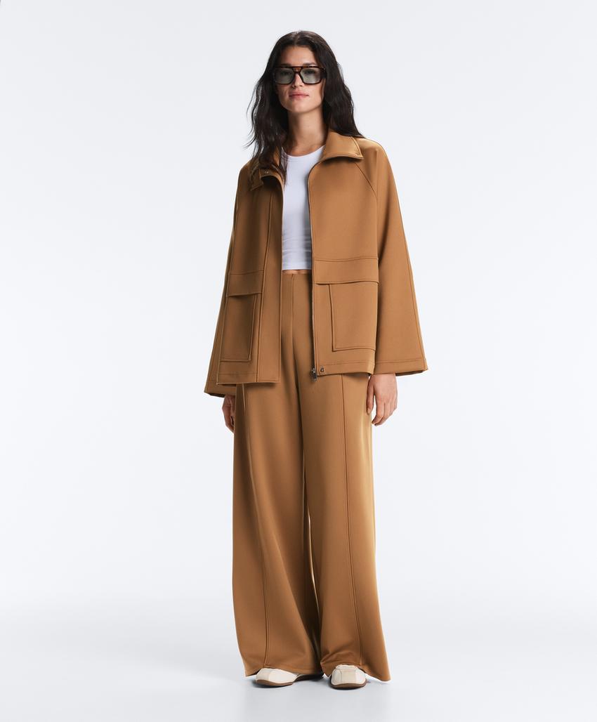 Длинная куртка с карманами и эффектом неопрена