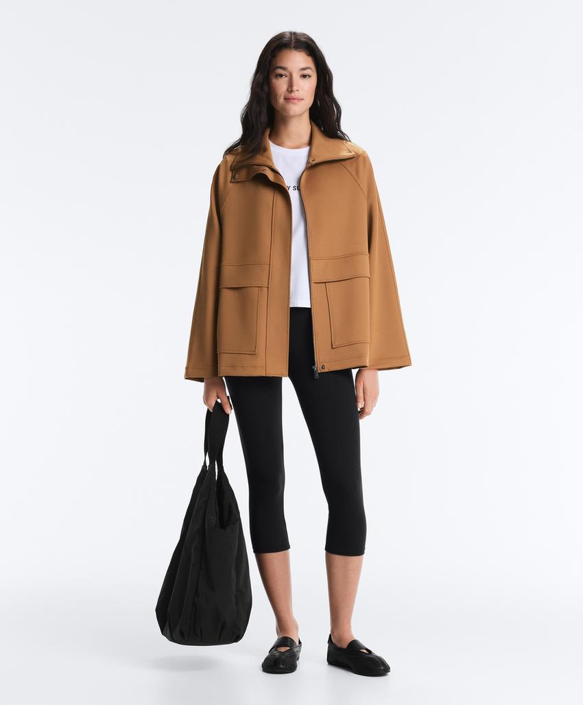 Длинная куртка с карманами и эффектом неопрена