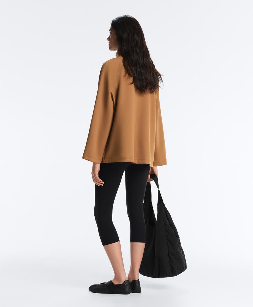 Длинная куртка с карманами и эффектом неопрена