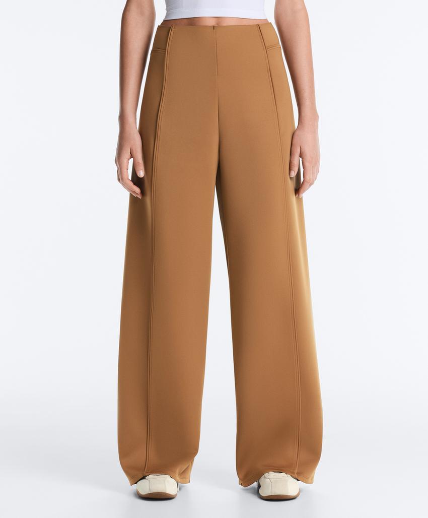 Широкие брюки  с эффектом неопрена