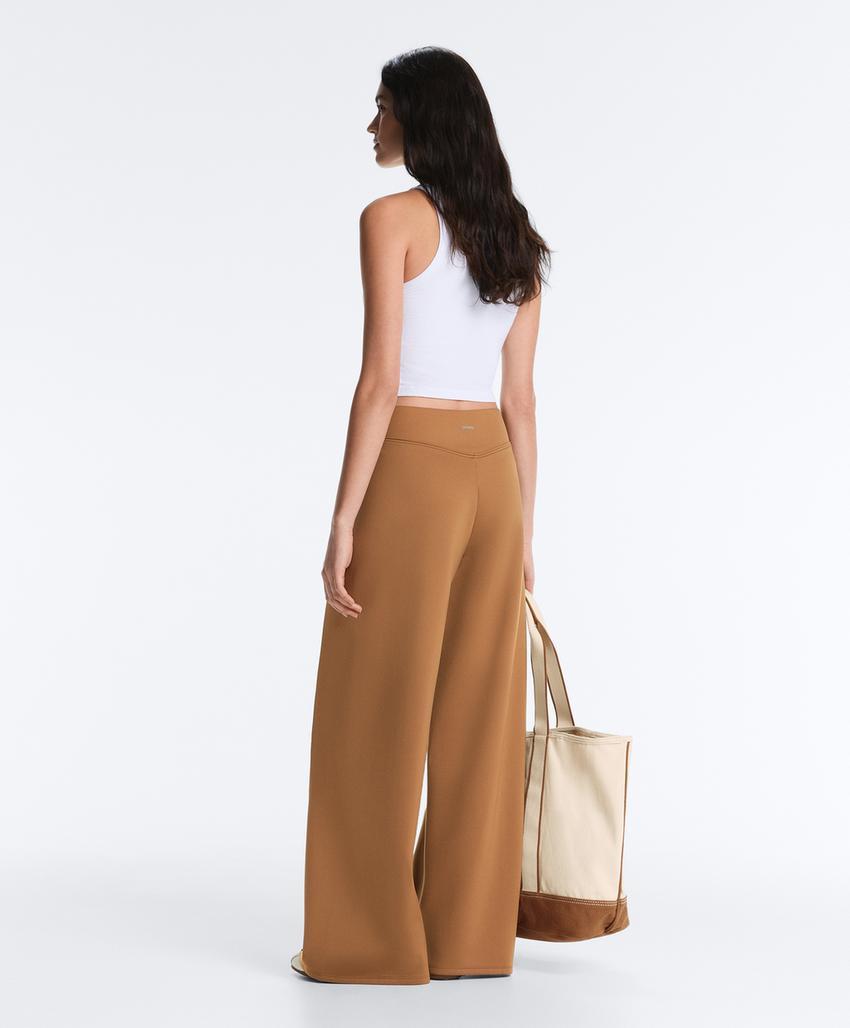 Широкие брюки  с эффектом неопрена