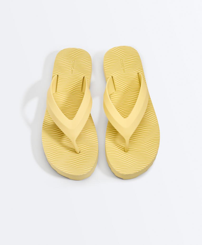 Sandália de banho de plataforma com textura