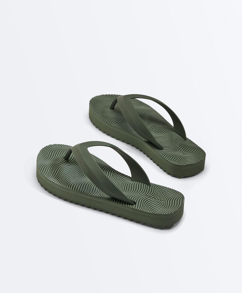 Sandália de banho de plataforma com textura