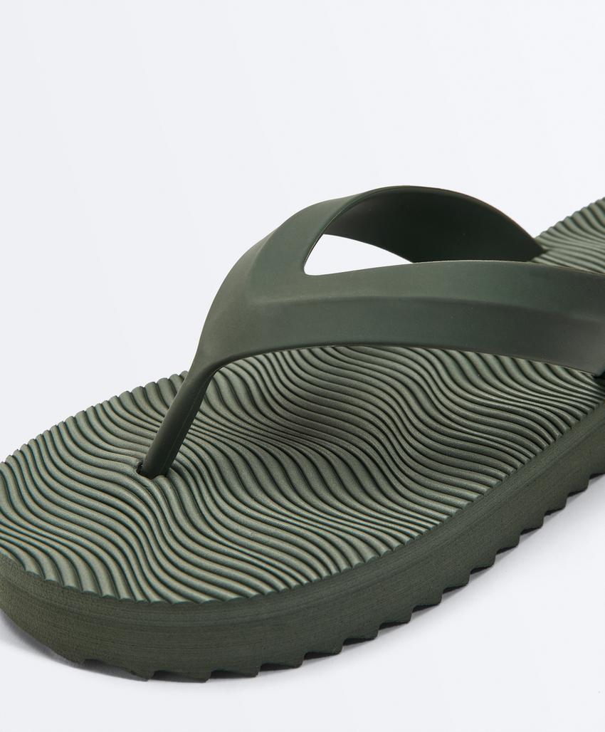 Sandália de banho de plataforma com textura