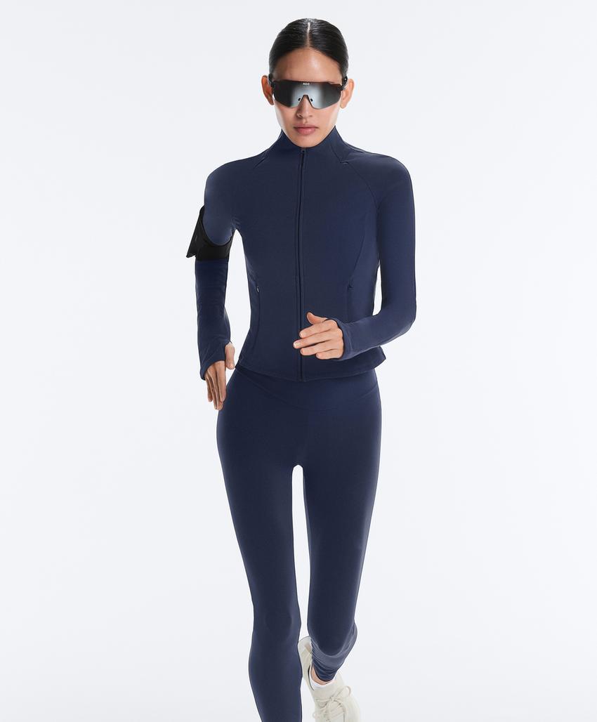 Легкая и теплая высокотехнологичная куртка