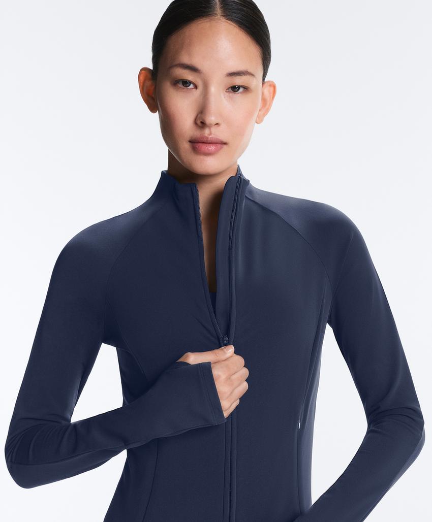 Легкая и теплая высокотехнологичная куртка