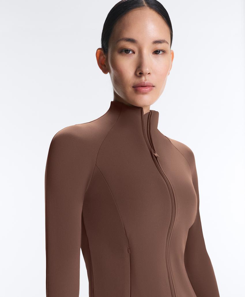 Легкая и теплая высокотехнологичная куртка