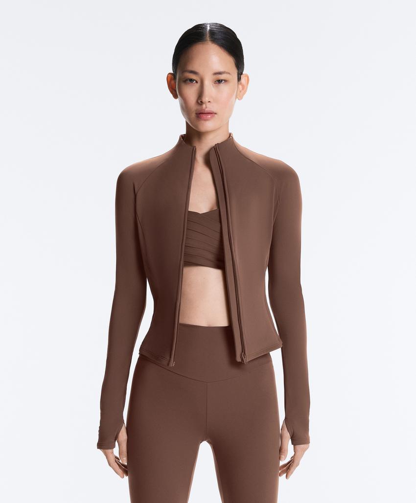 Легкая и теплая высокотехнологичная куртка