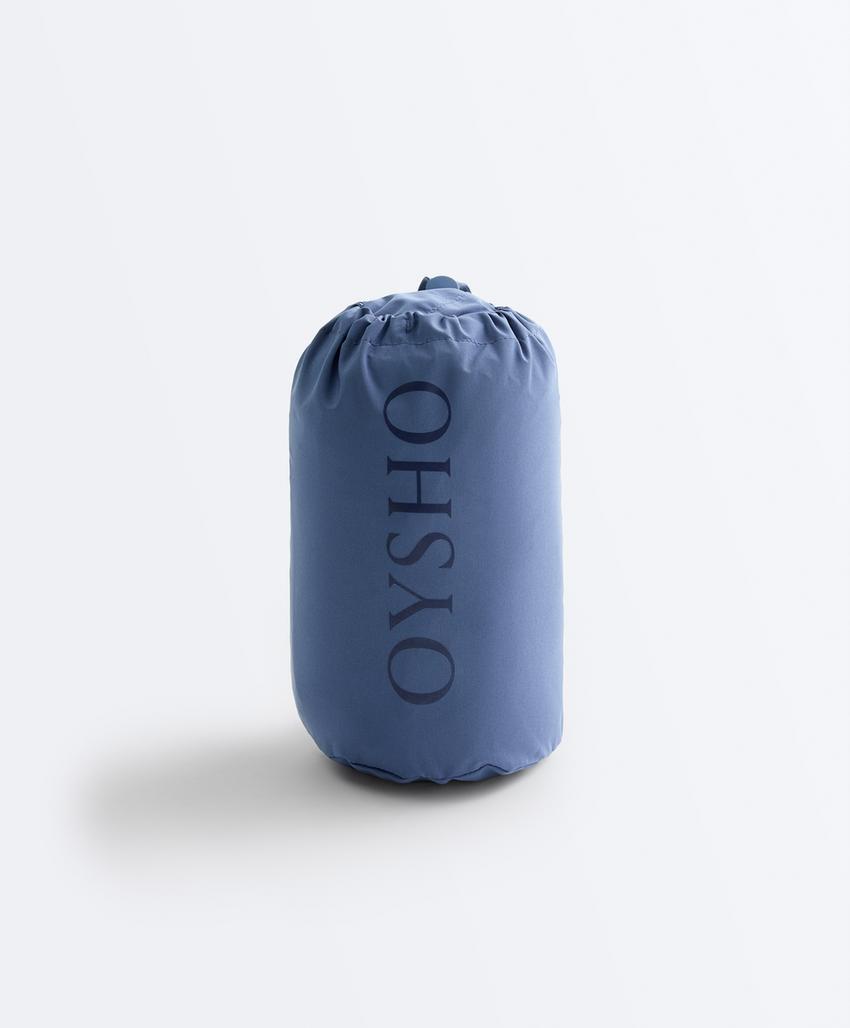 Ультралегкая упаковываемая куртка с водонепроницаемостью 10 000 мм