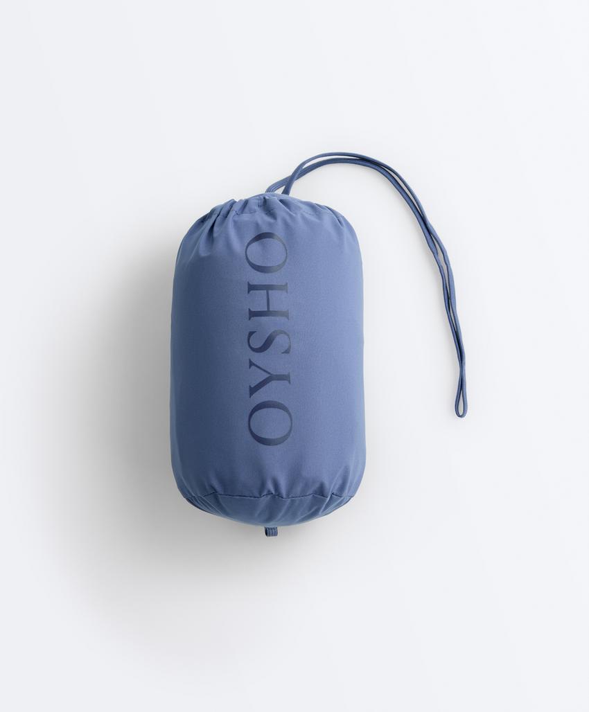 Ультралегкая упаковываемая куртка с водонепроницаемостью 10 000 мм