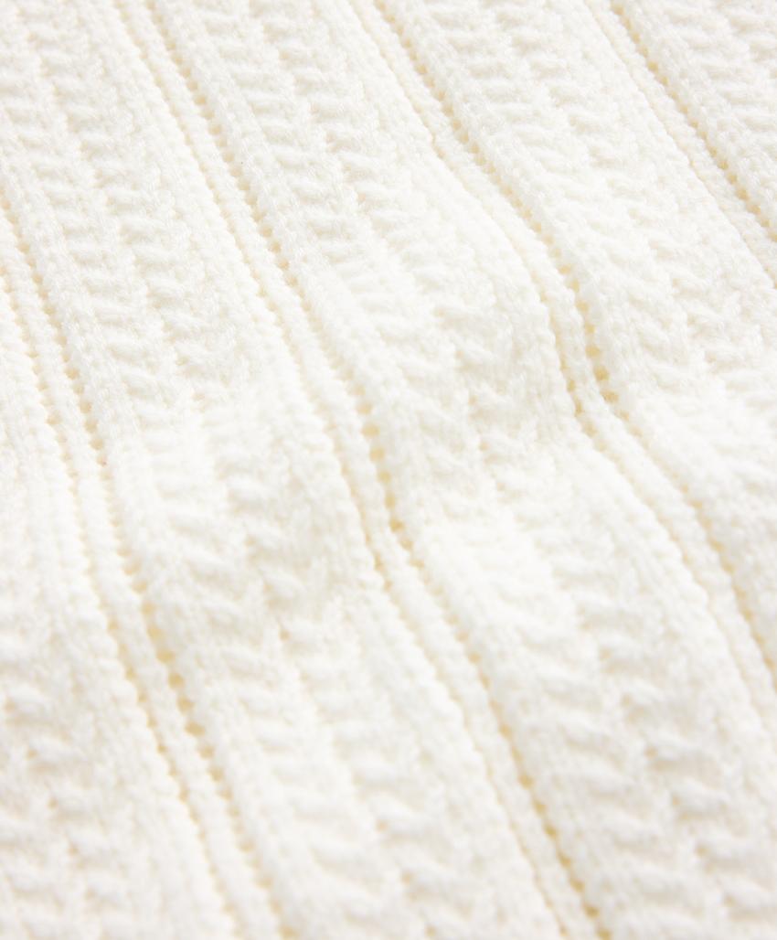 Вязаная ажурная куртка с капюшоном