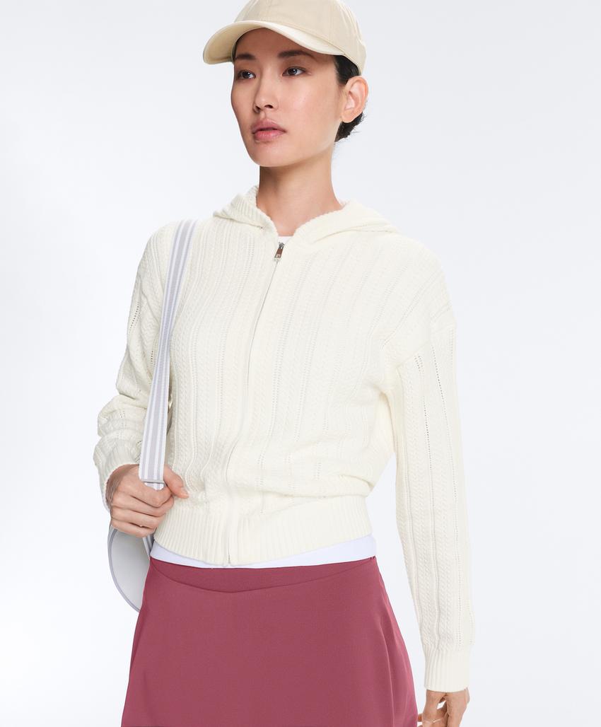 Вязаная ажурная куртка с капюшоном