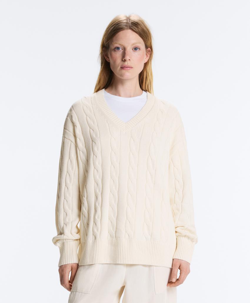 Свитер с V-образным вырезом и узором «косы» из 100% хлопка