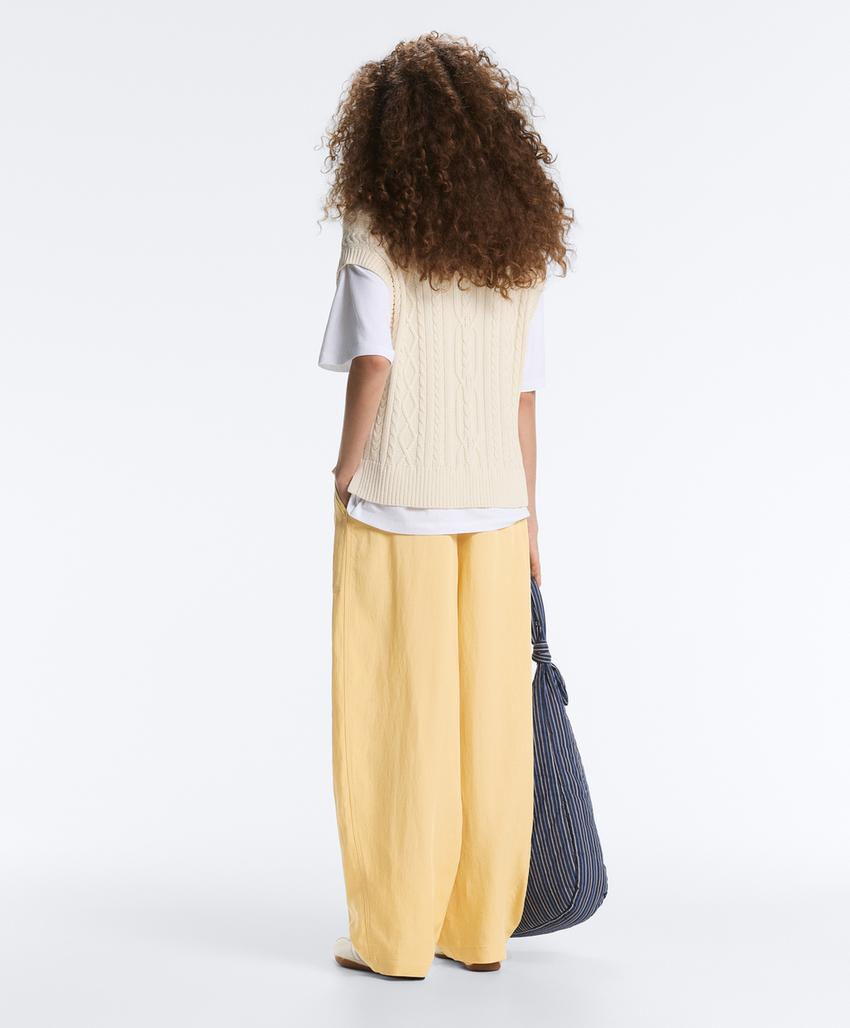 Жилет с круглым вырезом и узором «косы»