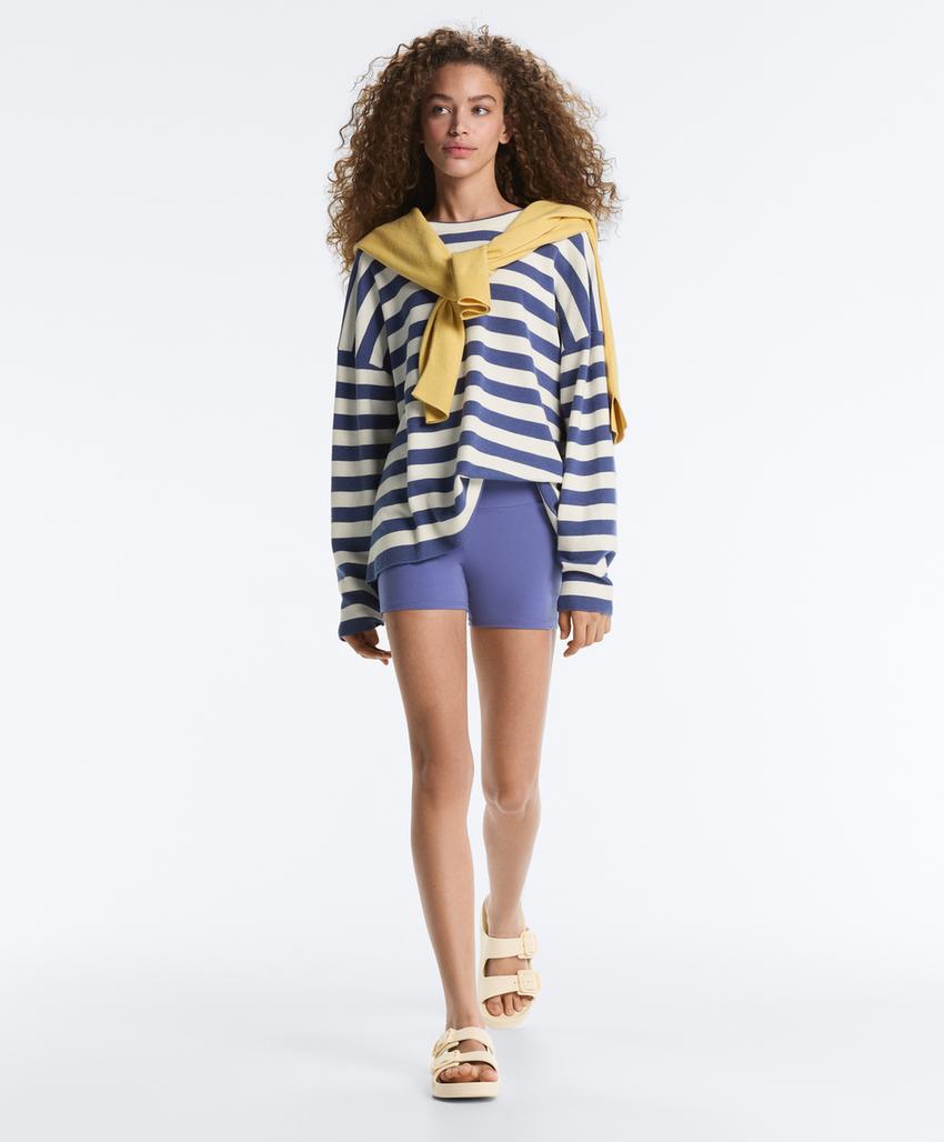 Трикотажный свитер в полоску