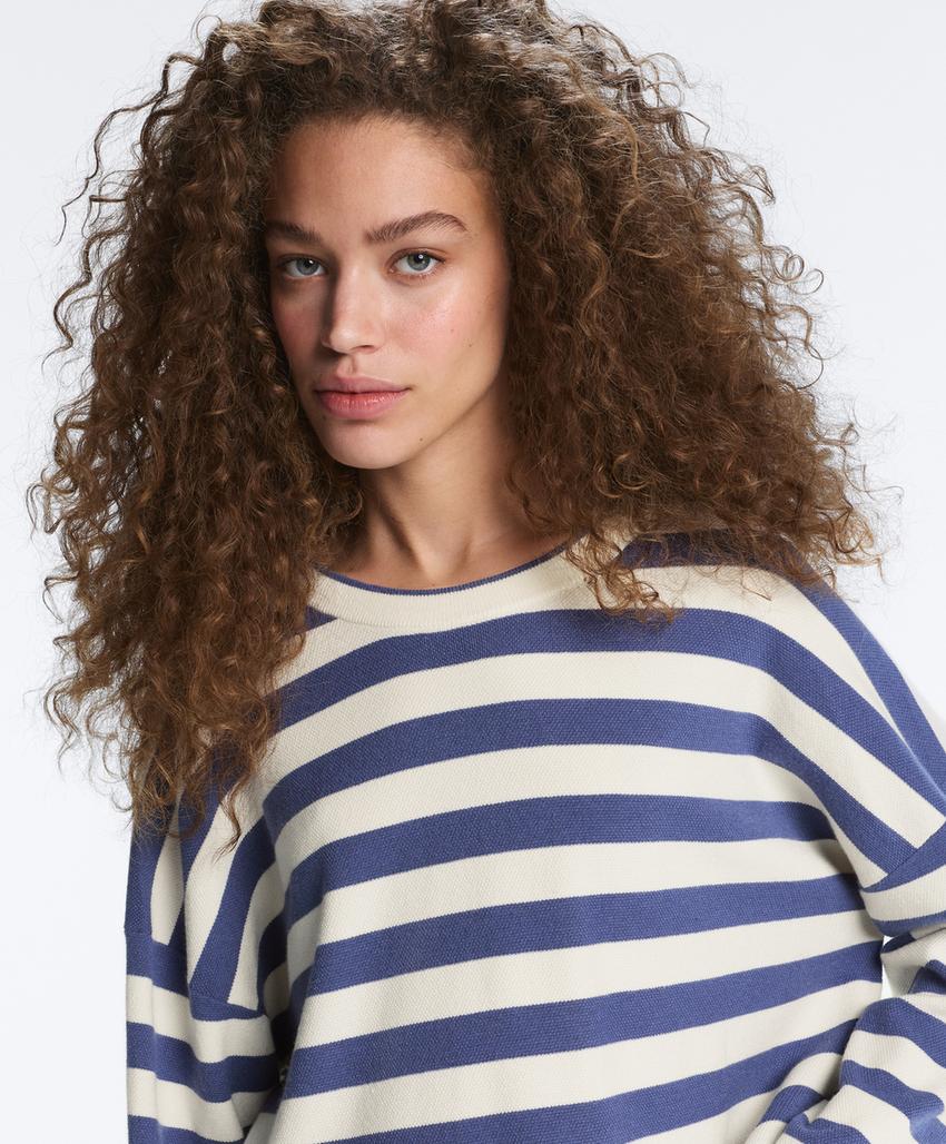 Трикотажный свитер в полоску