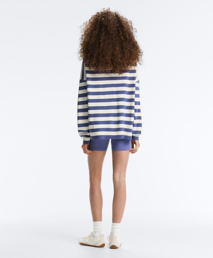 Трикотажный свитер в полоску