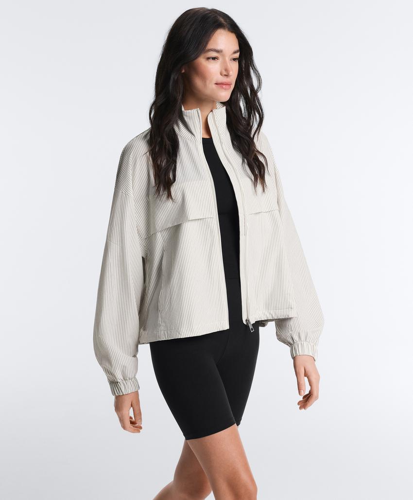 Куртка в полоску из эластичной ткани