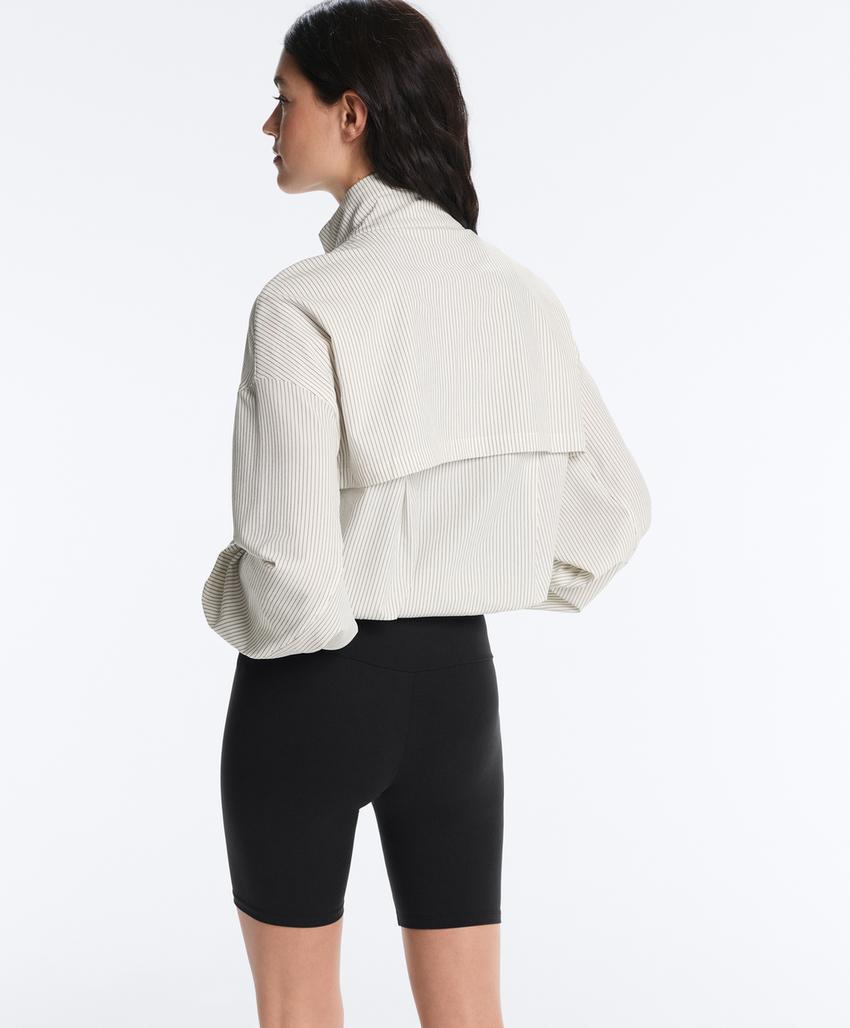 Куртка в полоску из эластичной ткани