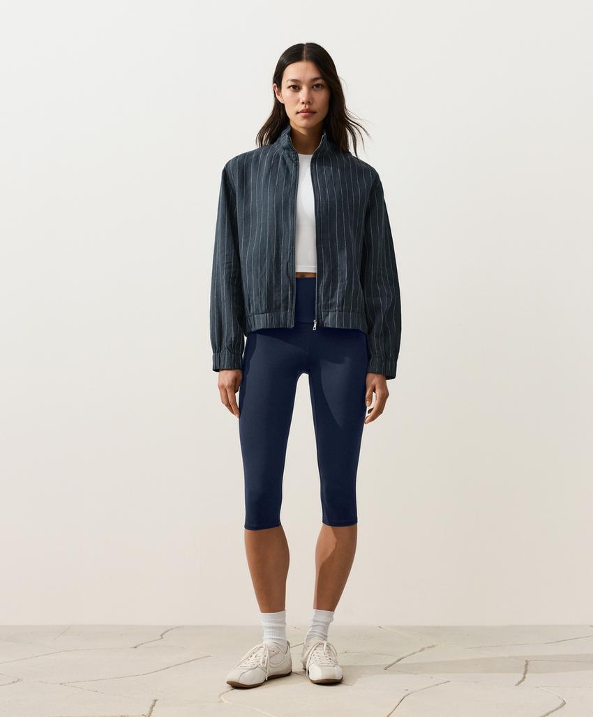 Куртка из 100%-го льна в тонкую полоску с высоким воротником