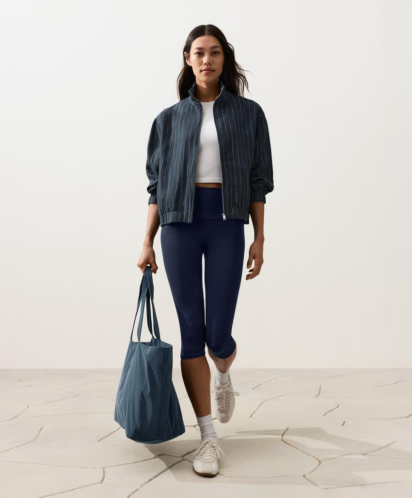 Куртка из 100%-го льна в тонкую полоску с высоким воротником